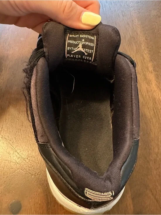 Youth 6Y Nike Air Jordan 11 Retro Low Sneakers Black Bleach Coral - Picture 7 of 9